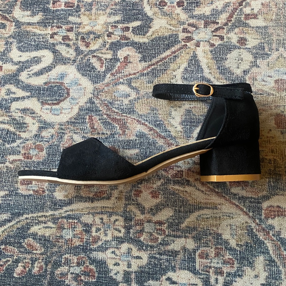 1.5 inch black heels from SHEIN new in box. Size 7